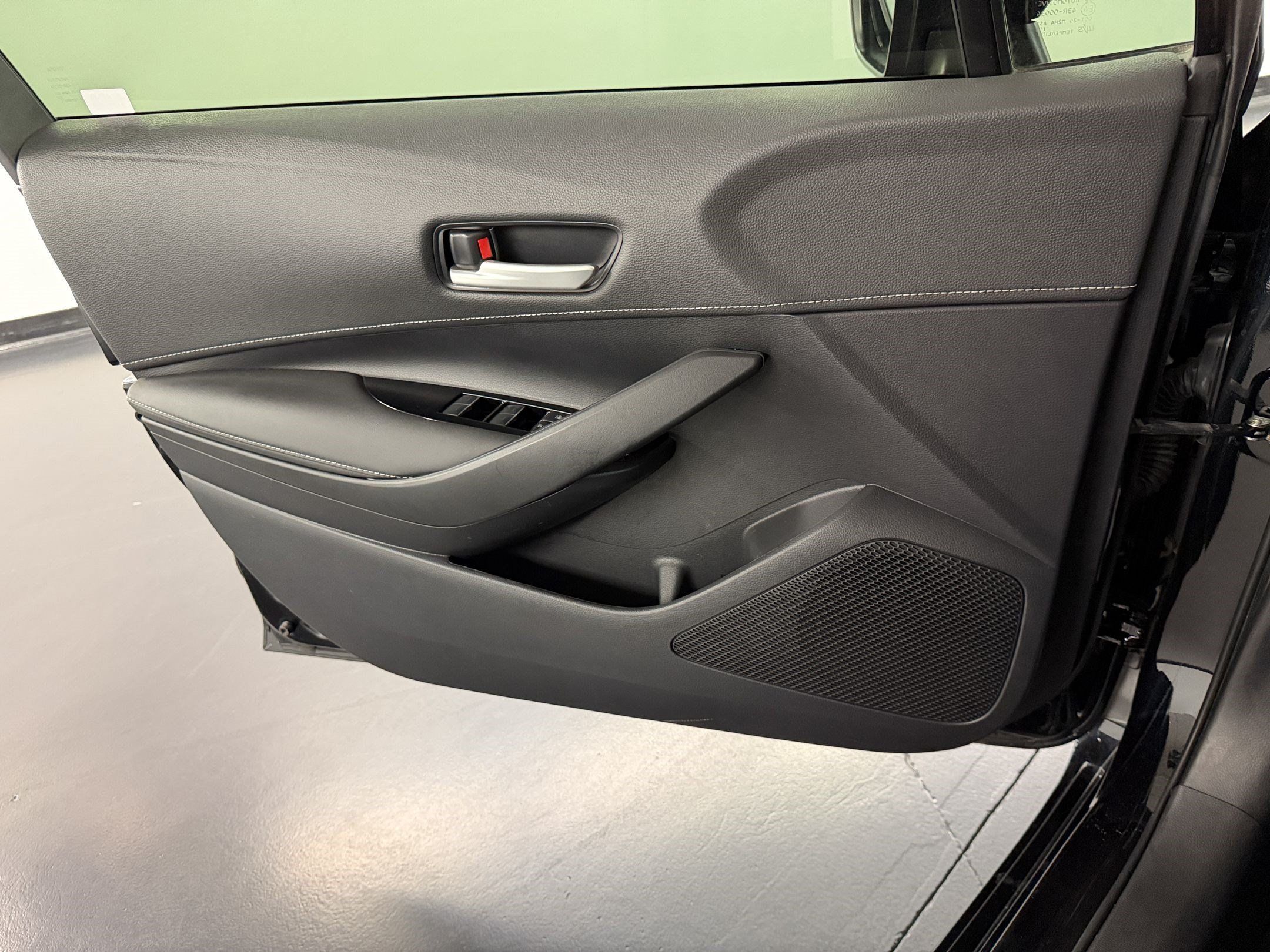 Used 2022 Toyota Corolla SE w/ Carpet Mat Package (TMS) FWD image 13