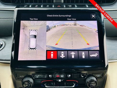 Used 2023 Jeep Grand Cherokee Limited w/ Luxury Tech Group II image 14