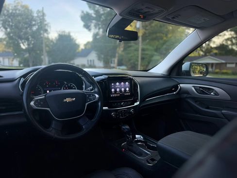 Used 2021 Chevrolet Traverse LT w/ LT Premium Package FWD image 11