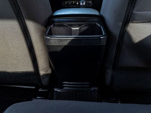 Used 2018 Toyota Tacoma TRD Off-Road w/ Technology Package image 31