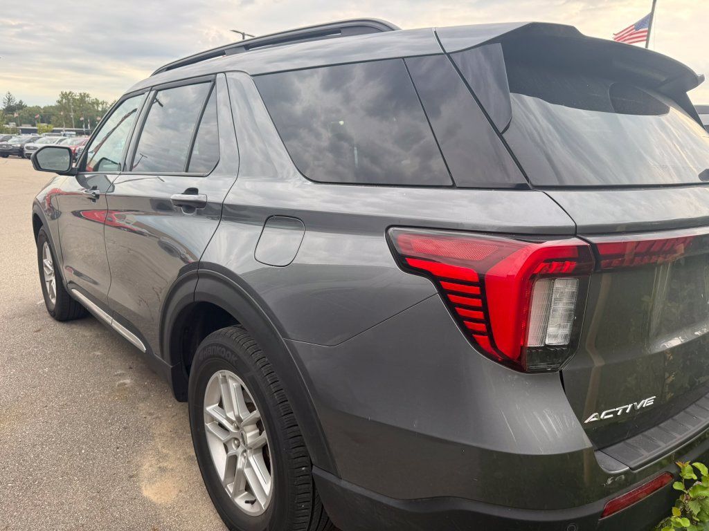 Certified 2025 Ford Explorer Active AWD/4WD image 6