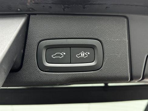 Used 2019 Volvo XC60 T6 Momentum w/ Premium Package image 32