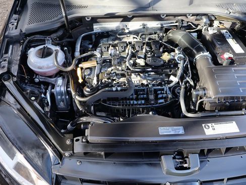 Used 2017 Volkswagen Golf Wolfsburg Edition image 39