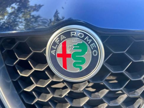 Used 2018 Alfa Romeo Giulia image 11