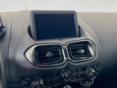 Used 2023 Aston Martin V8 Vantage Roadster image 14