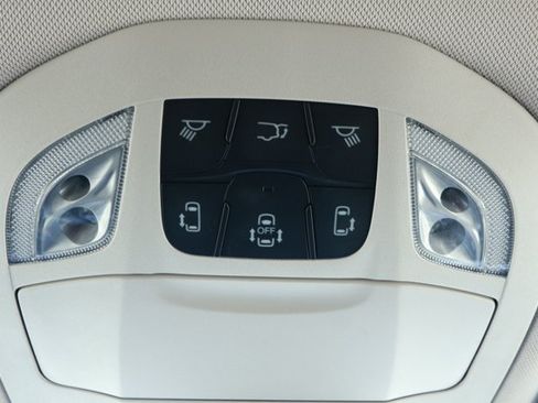 Used 2023 Chrysler Voyager LX FWD image 20