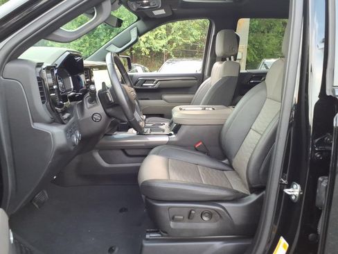 Used 2022 Chevrolet Silverado 1500 ZR2 w/ Technology Package AWD/4WD image 12