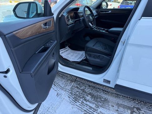 Used 2024 Volkswagen Atlas SE image 17