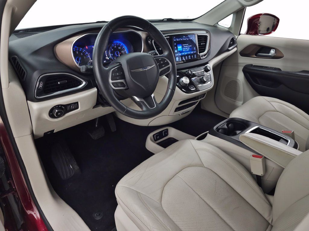 Used 2017 Chrysler Pacifica Touring-L Plus w/ Tire & Wheel Group FWD image 13