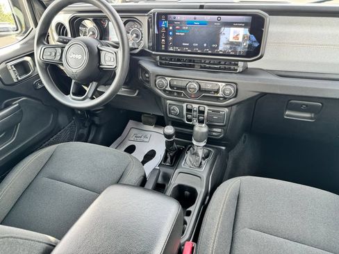 Used 2025 Jeep Wrangler Unlimited Sport AWD/4WD image 12