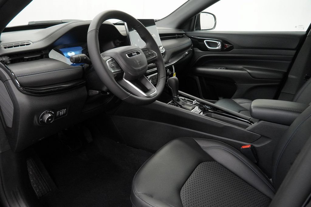 New 2026 Jeep Compass Latitude AWD/4WD image 18