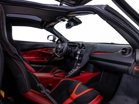 Used 2019 McLaren 720S Performance RWD image 25