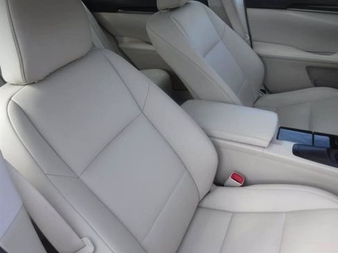Used 2013 Lexus ES 350 w/ Premium Pkg FWD image 25