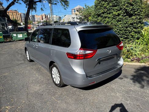 Used 2017 Toyota Sienna Limited Premium AWD/4WD image 4