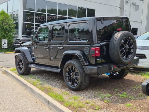 Used 2022 Jeep Wrangler Unlimited Sahara w/ Cold Weather Group AWD/4WD image 9