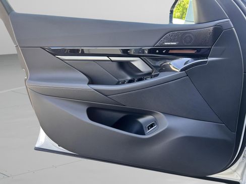 Used 2026 BMW 530i w/ Premium Package image 32