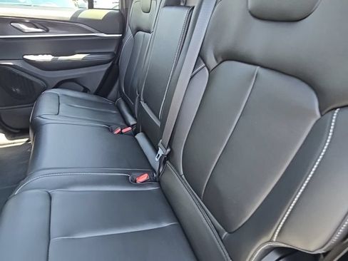 Certified 2025 Jeep Grand Cherokee Limited AWD/4WD image 15