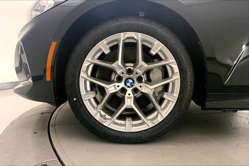 Certified 2025 BMW 330i xDrive Sedan w/ Premium Package AWD/4WD image 8