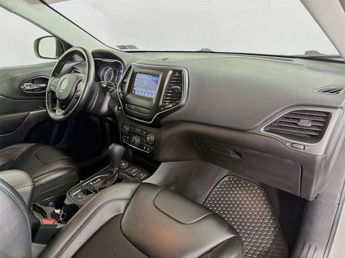 Used 2020 Jeep Cherokee Latitude Plus w/ Cold Weather Group AWD/4WD image 31