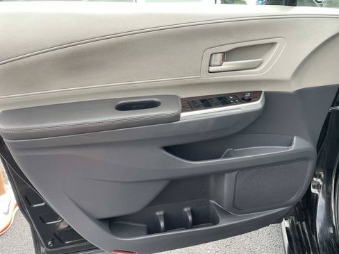 Used 2022 Toyota Sienna LE FWD image 17