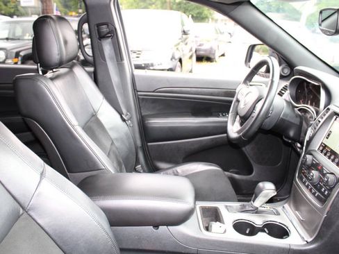 Used 2018 Jeep Grand Cherokee Altitude AWD/4WD image 11