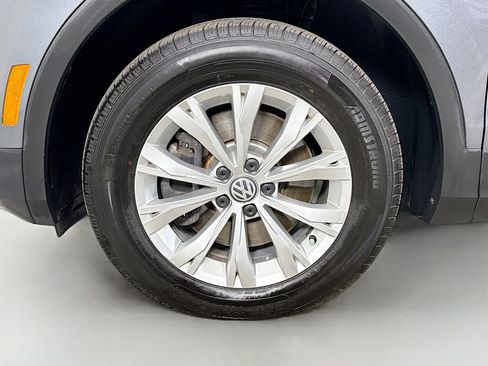 Used 2020 Volkswagen Tiguan S image 38