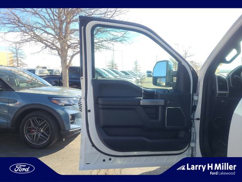 Used 2022 Ford F350 Platinum w/ FX4 Off-Road Package image 13