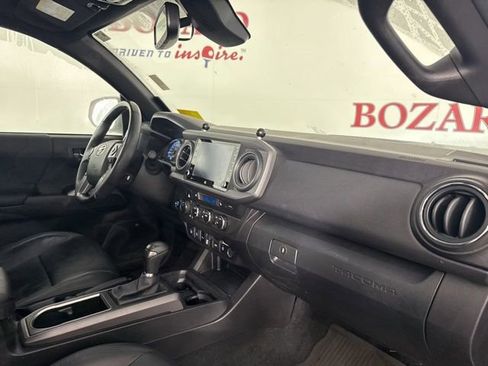 Used 2022 Toyota Tacoma TRD Off-Road image 17