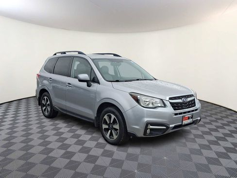 Used 2018 Subaru Forester 2.5i Limited w/ Popular Package #3B image 4