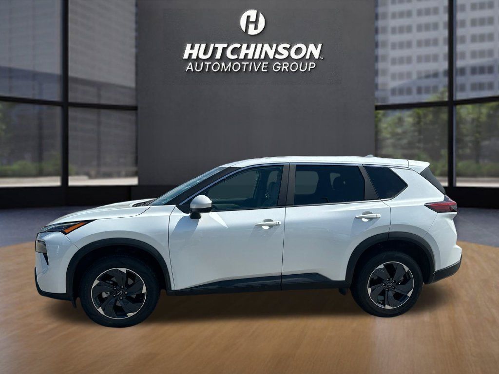 Used 2025 Nissan Rogue SV FWD image 4
