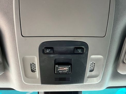 Used 2019 Toyota Camry SE FWD image 18