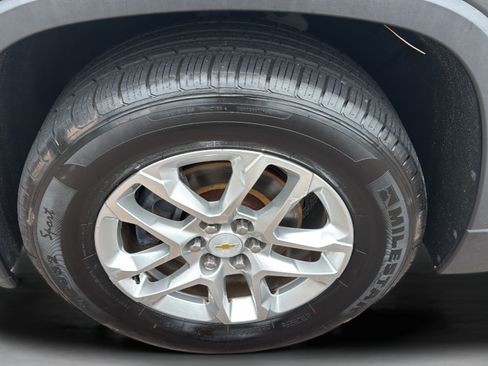Used 2018 Chevrolet Traverse LT FWD image 31