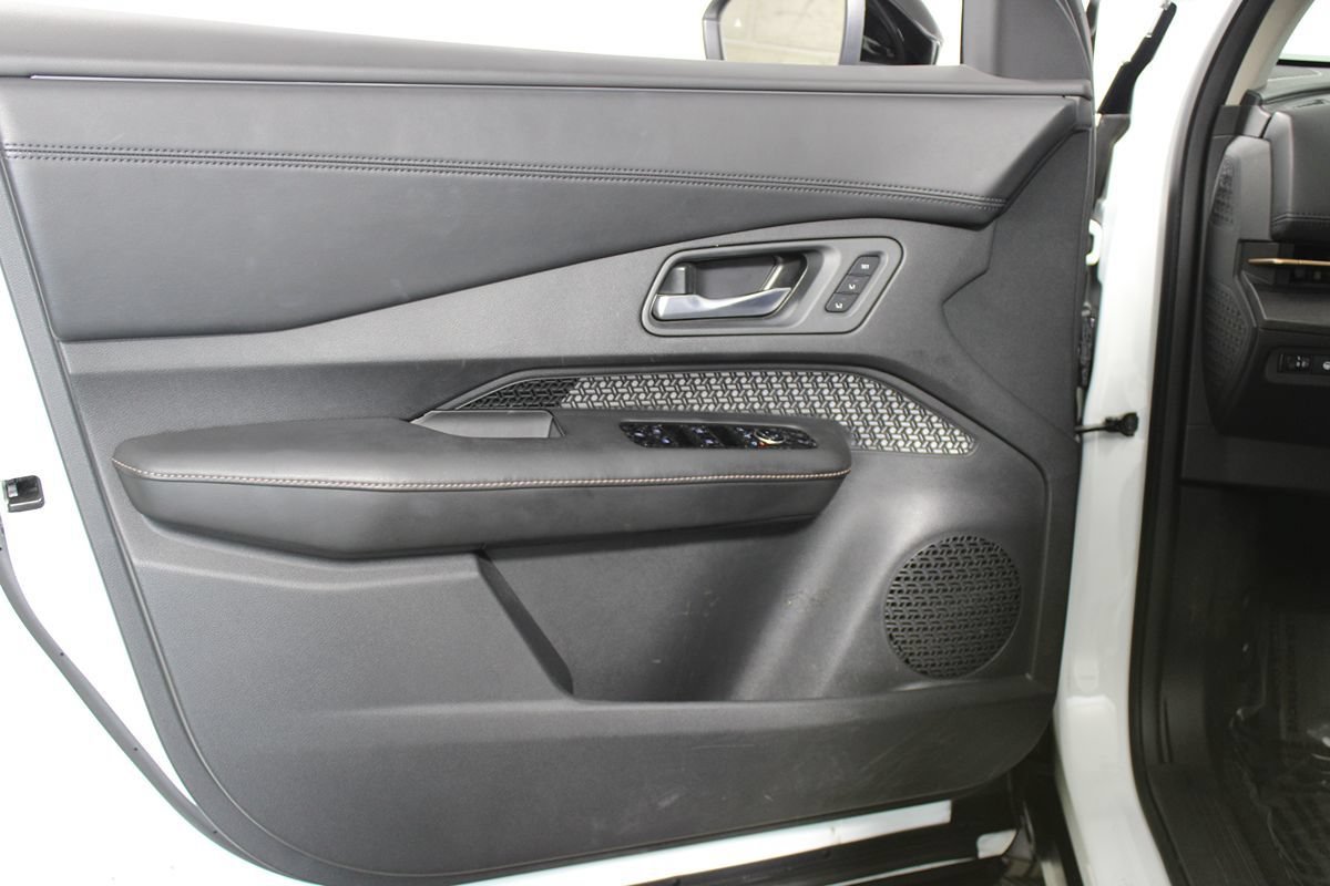 Used 2024 Nissan Ariya FWD image 5