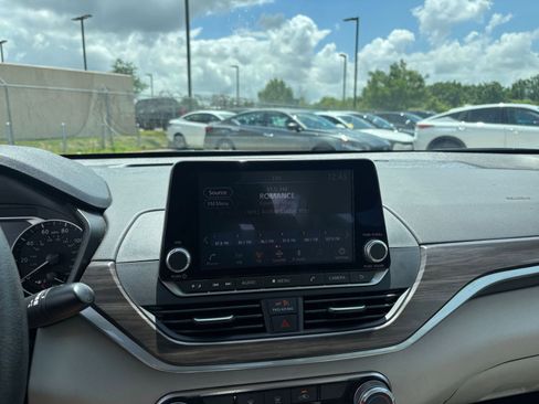 Used 2025 Nissan Altima 2.5 SV image 20