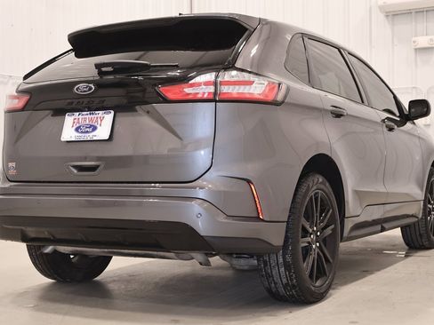 Certified 2023 Ford Edge ST-Line image 10