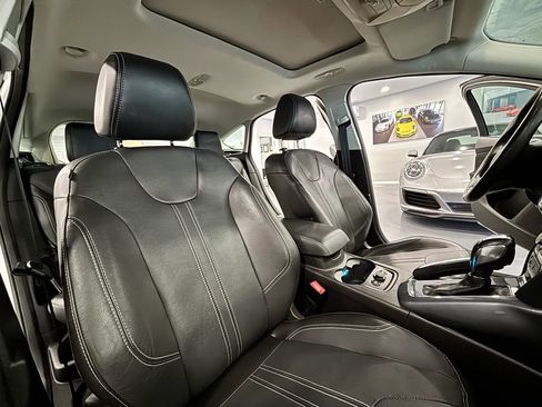 Used 2014 Ford Focus Titanium FWD image 19