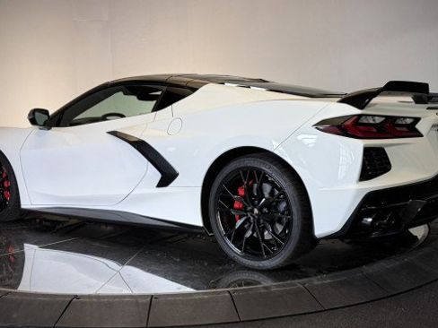 Used 2024 Chevrolet Corvette Stingray Preferred Cpe w/ Stealth Interior Trim Package image 3