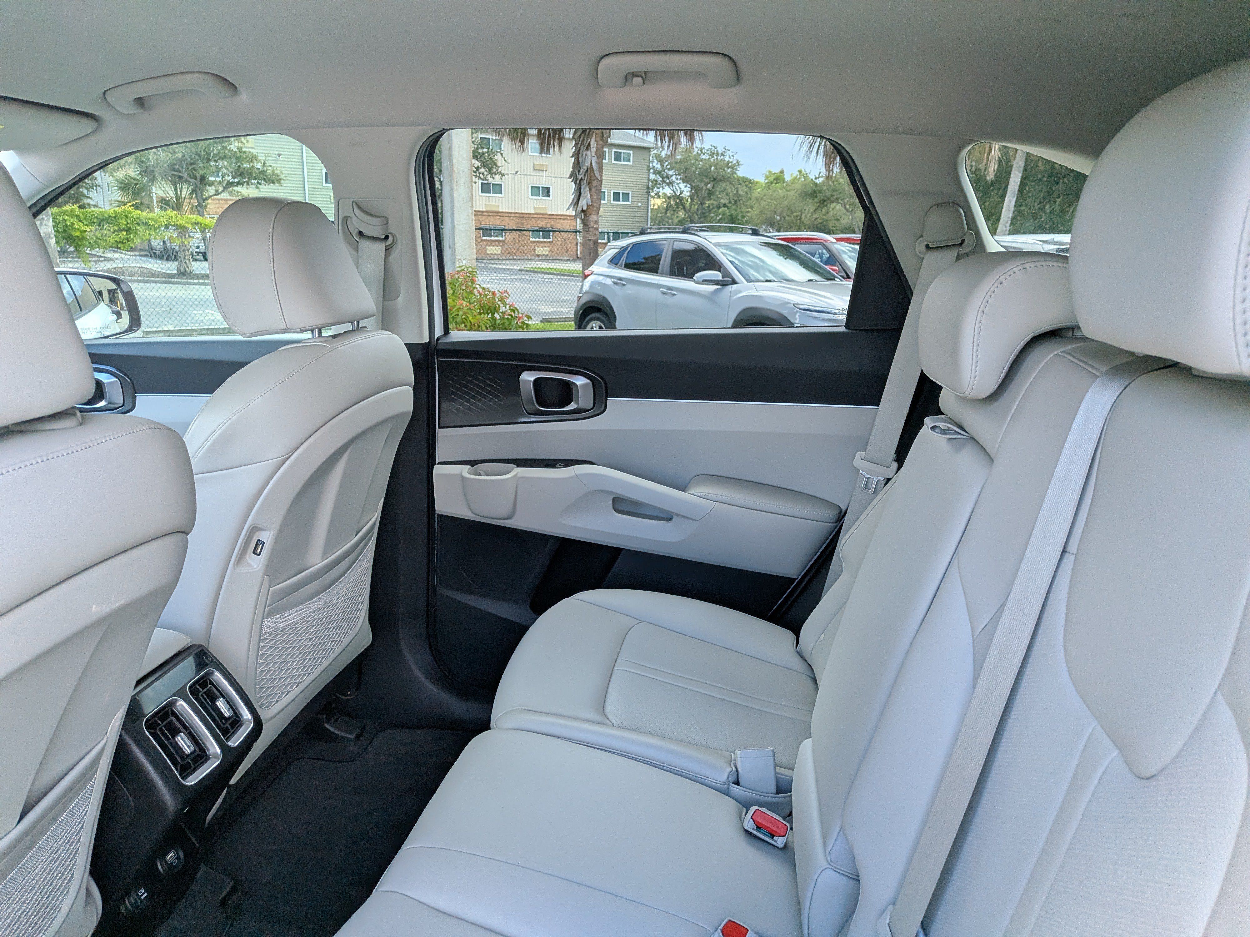 Used 2023 Kia Sorento S FWD image 14