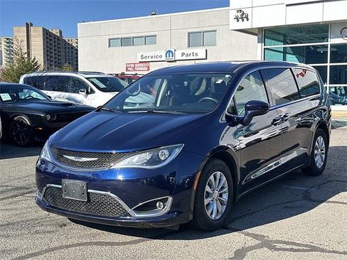 Certified 2019 Chrysler Pacifica Touring Plus image 5