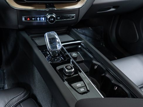 New 2026 Volvo XC60 B5 Ultra w/ Climate Package image 20