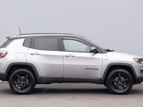 Used 2017 Jeep Compass Trailhawk w/ Leather Interior Group AWD/4WD image 29