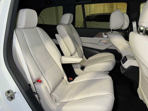 New 2026 Mercedes-Benz GLS 580 4MATIC image 14