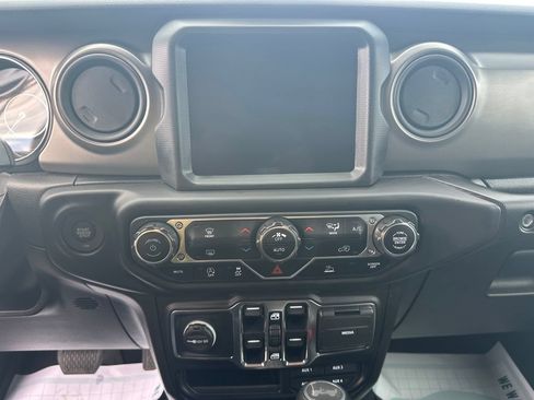 Used 2022 Jeep Wrangler Unlimited Sport w/ Sun And Sound Package AWD/4WD image 21
