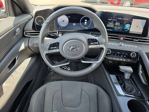 Used 2023 Hyundai Elantra SEL w/ Convenience Package FWD image 8