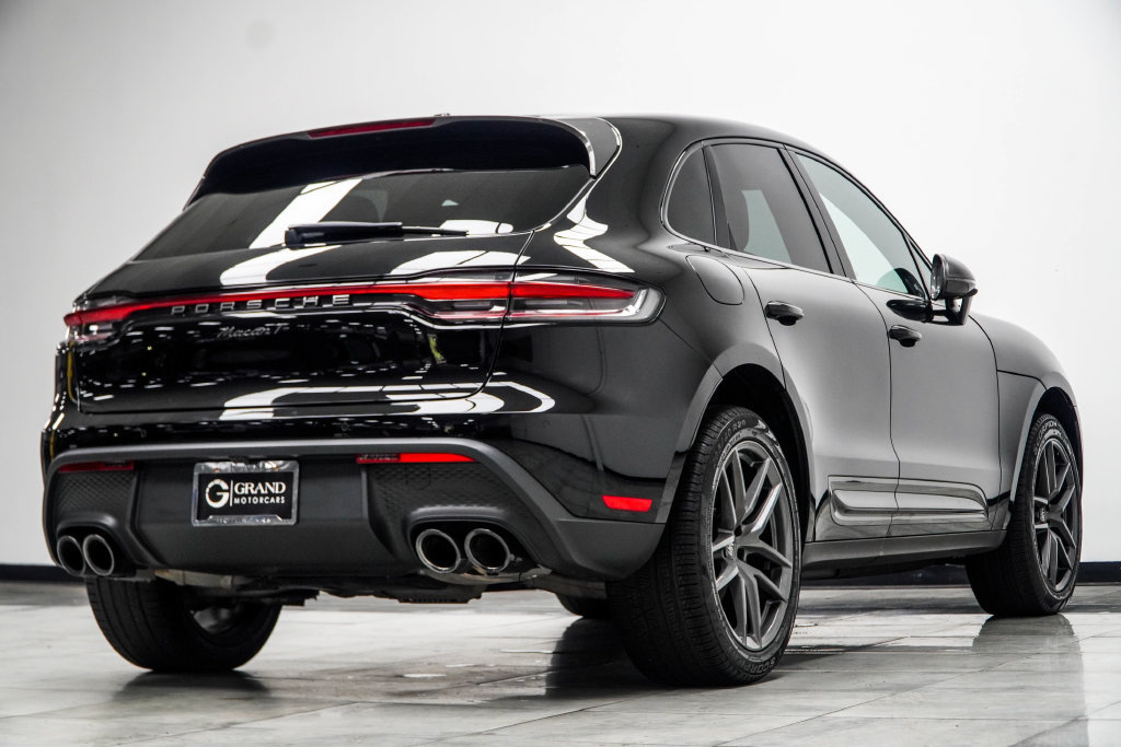 Used 2023 Porsche Macan Turbo AWD/4WD image 16