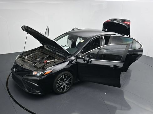 Used 2022 Toyota Camry SE FWD image 32