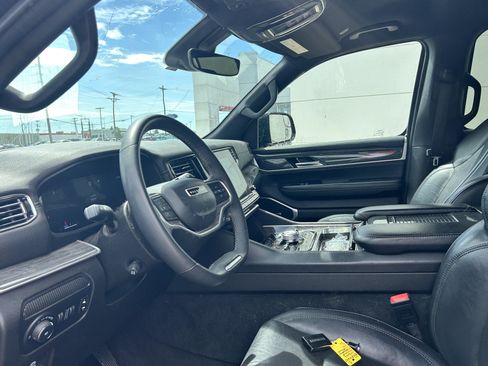 Used 2022 Jeep Wagoneer Series III AWD/4WD image 9