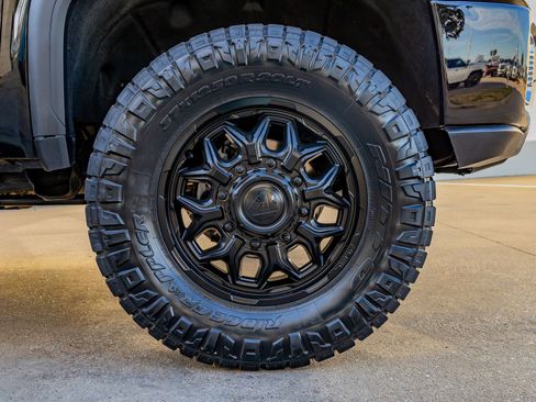 Used 2023 GMC Sierra 3500 Denali image 12