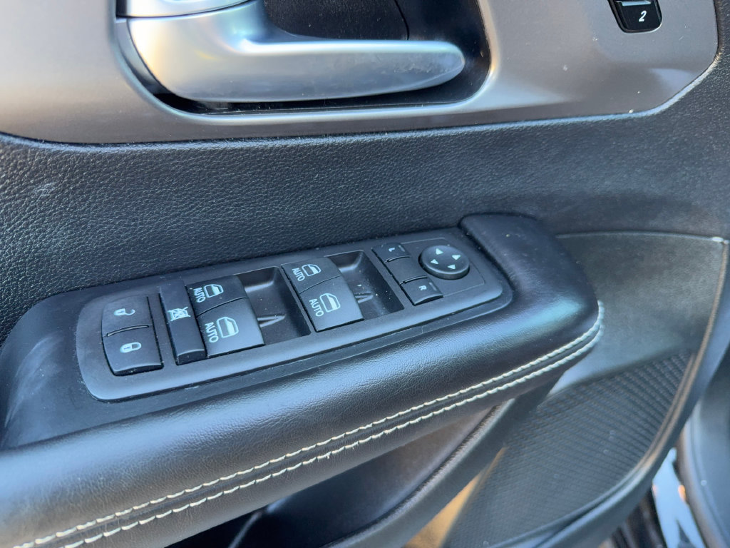Used 2026 Chrysler Pacifica Select FWD image 11