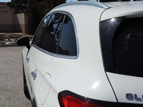 Used 2025 Mercedes-Benz GLC 350e 4MATIC image 16